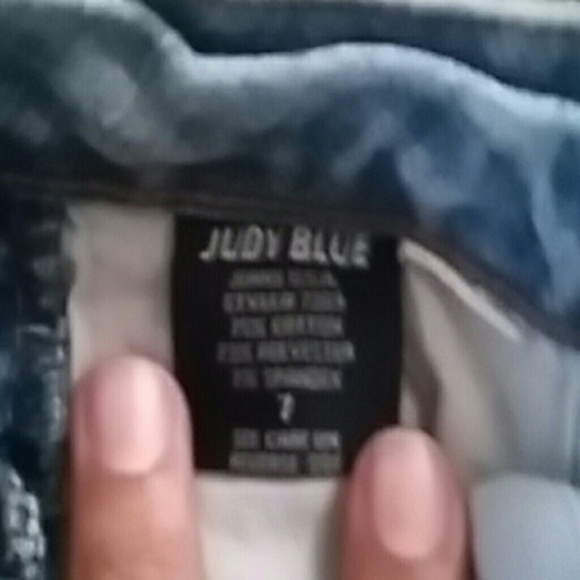 Capri's - Picture 3 of 3